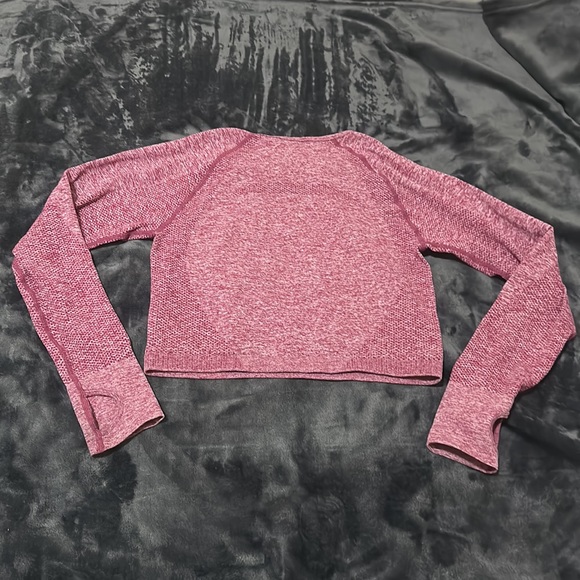 Seamless Compression Workout Crop Top - Picture 3 of 5